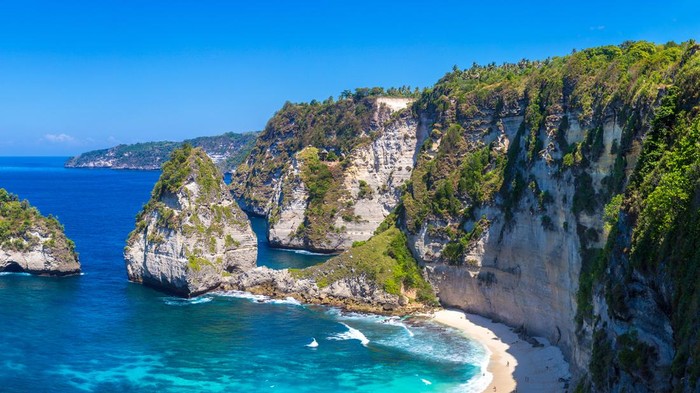 Indahnya Diamond Beach di Nusa Penida