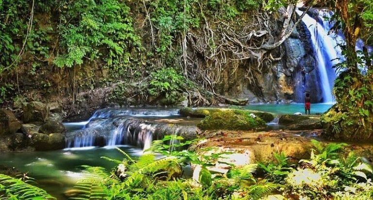 Air Terjun Wafsarak, Surga Tersembunyi di Papua Miliki Sungai Kebiruan