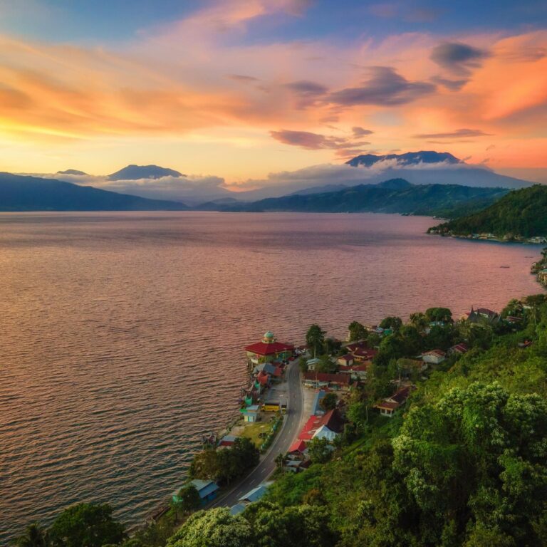 Memahami Keelokan Danau Singkarak serta Asal Usulnya