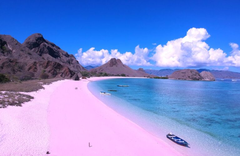 Pesona Pink Beach Labuan Bajo: Keelokan Timur