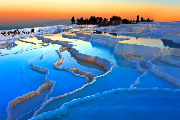 Menikmati Keindahan Alam Sembari Berendam di Pamukkale, Turki