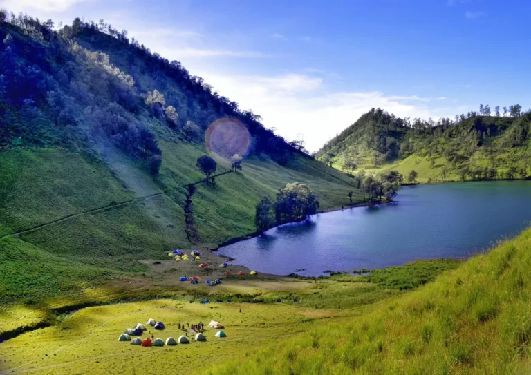 Pesona Ranu Kumbolo, Danau Gunung Semeru, serta Sejarahnya