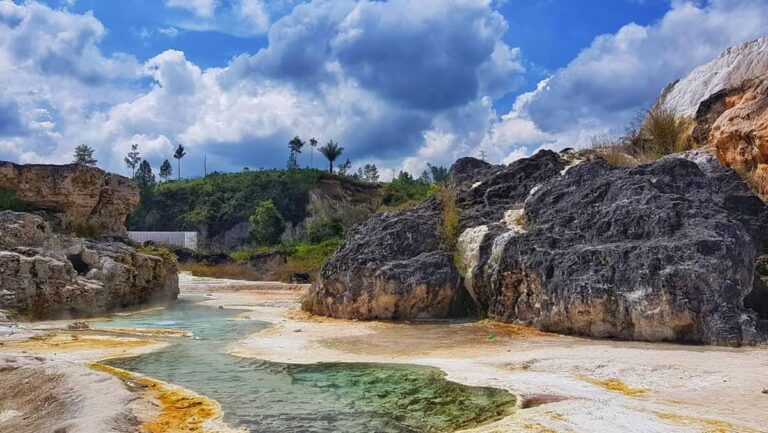 Keindahan Alam Pemandian Air Panas Sipoholon, Surga Tersembunyi di Tapanuli Utara